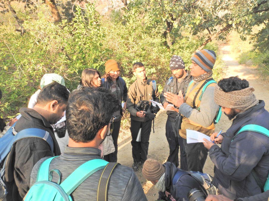 A discussion with field workshop participants at Kumbhalgarh Wildlife Sanctuary. Photo credits: Sumit Dookia